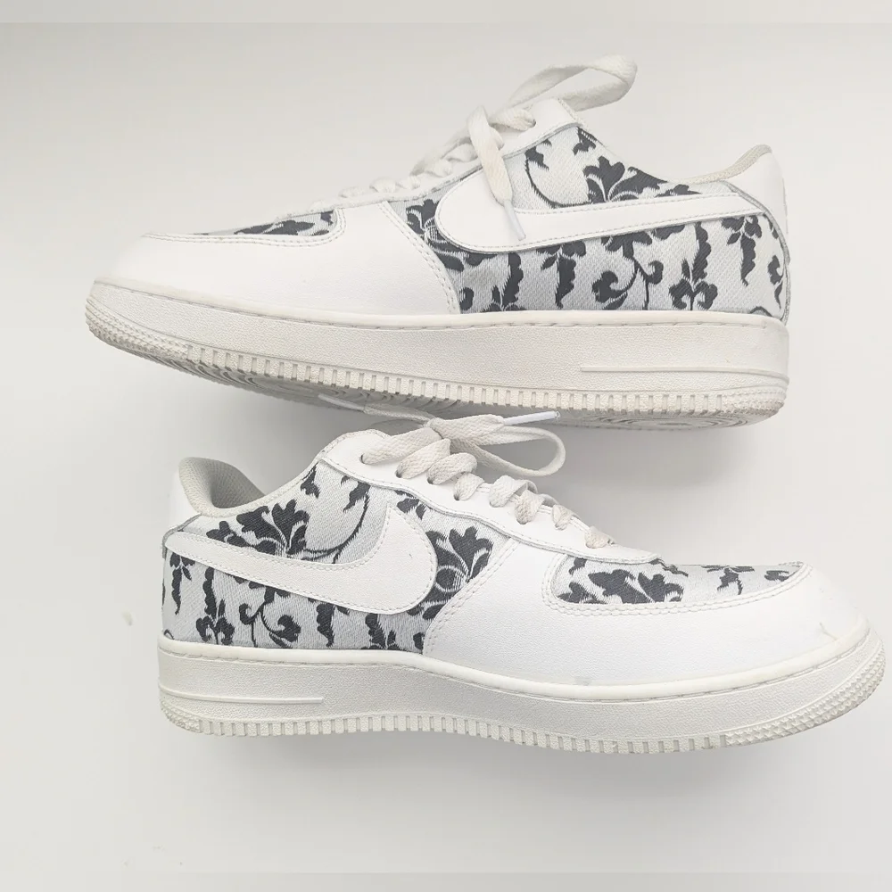 Nike Airs Black & White Embroidered Design - Women's Mixed Size 9.5 & 10 - Picture 3 of 15